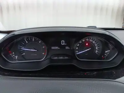 Peugeot 2008 2019 - 12450 EUR, 130085 km - AUTO.MOTO.pt - 130085km - foto 8 de 9