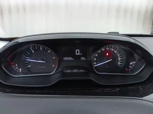 Peugeot 2008 2019 - 10950 EUR, 130085 km - AUTO.MOTO.pt - 130085km - foto 8 de 9