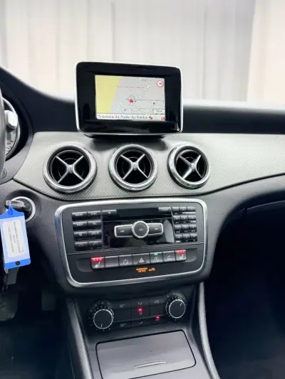 Mercedes-Benz GLA 200 2015 - 17000 EUR, 194000 km - AUTO.MOTO.pt - 194000km - foto 11 de 21