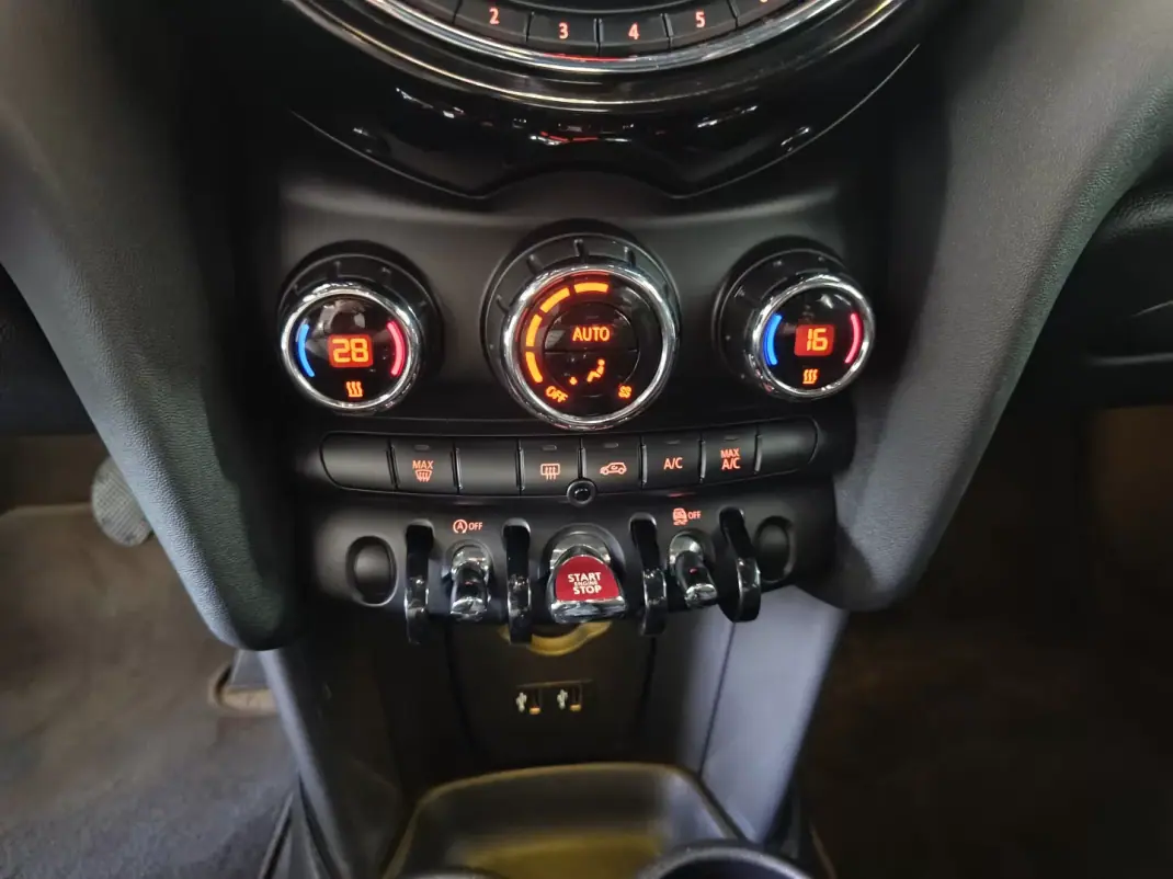 MINI Cooper 2019 - 16200 EUR, 80000 km - 80000km - foto 39 de 52