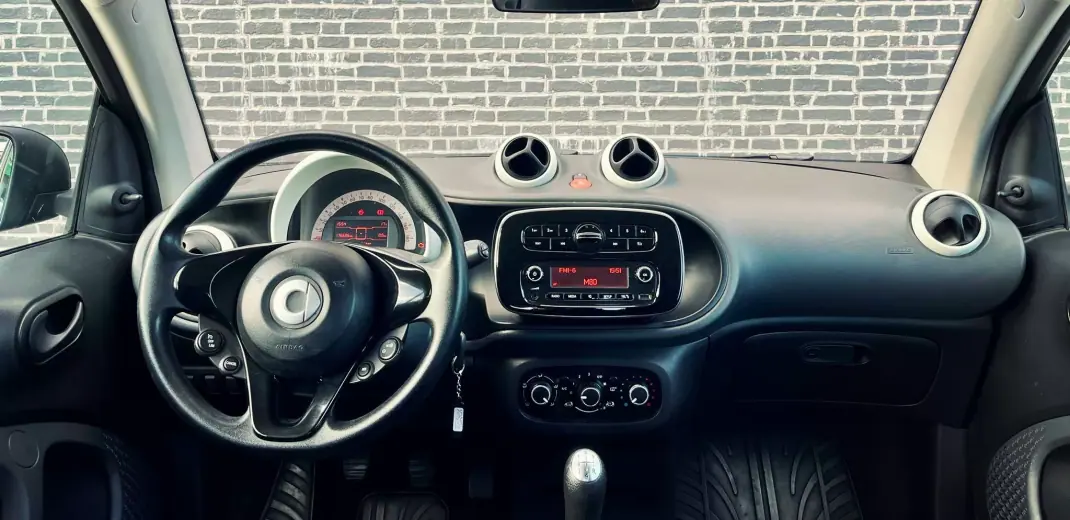 Smart Fortwo Cabrio 2015 - 9250 EUR, 176000 km - AUTO.MOTO.pt - 176000km - foto 7 de 12