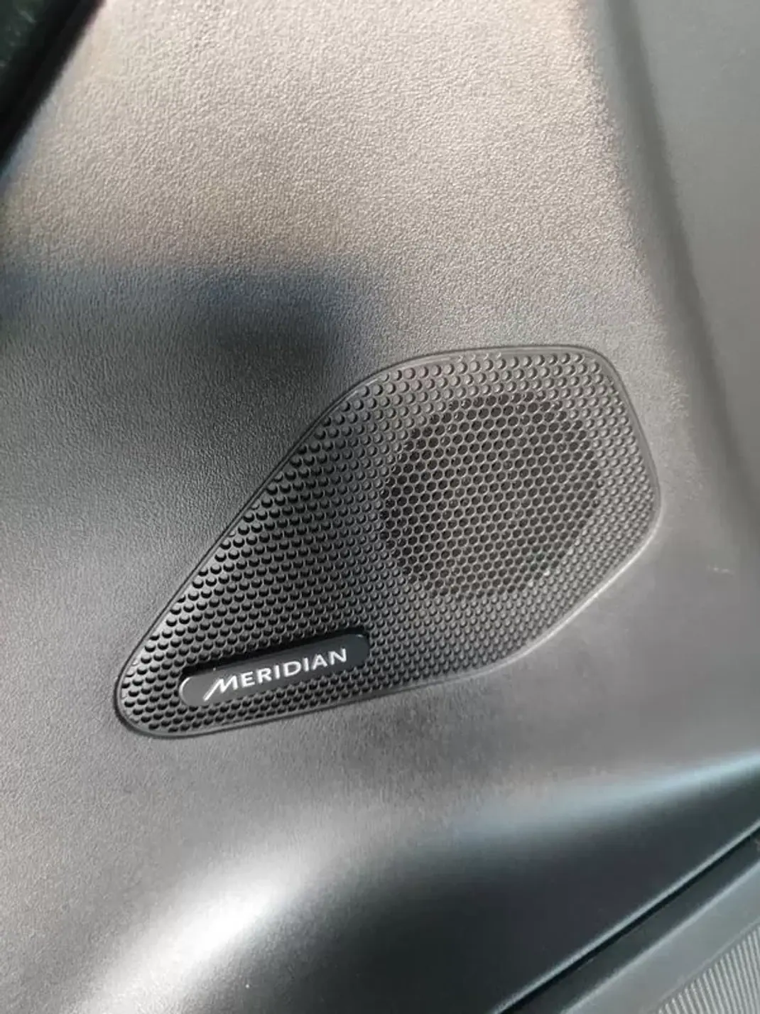 Jaguar F-Pace 2017 - 22500 EUR, 147000 km - AUTO.MOTO.pt - 147000km - foto 26 de 40