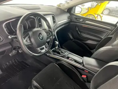Renault Mégane 2018 - 14500 EUR, 170000 km - AUTO.MOTO.pt - 170000km - foto 11 de 12