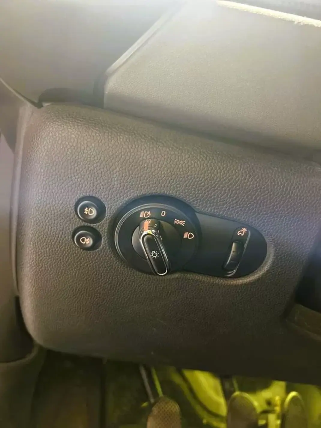 MINI 5 Portas 2016 - 13000 EUR, 203000 km - AUTO.MOTO.pt - 203000km - foto 9 de 27