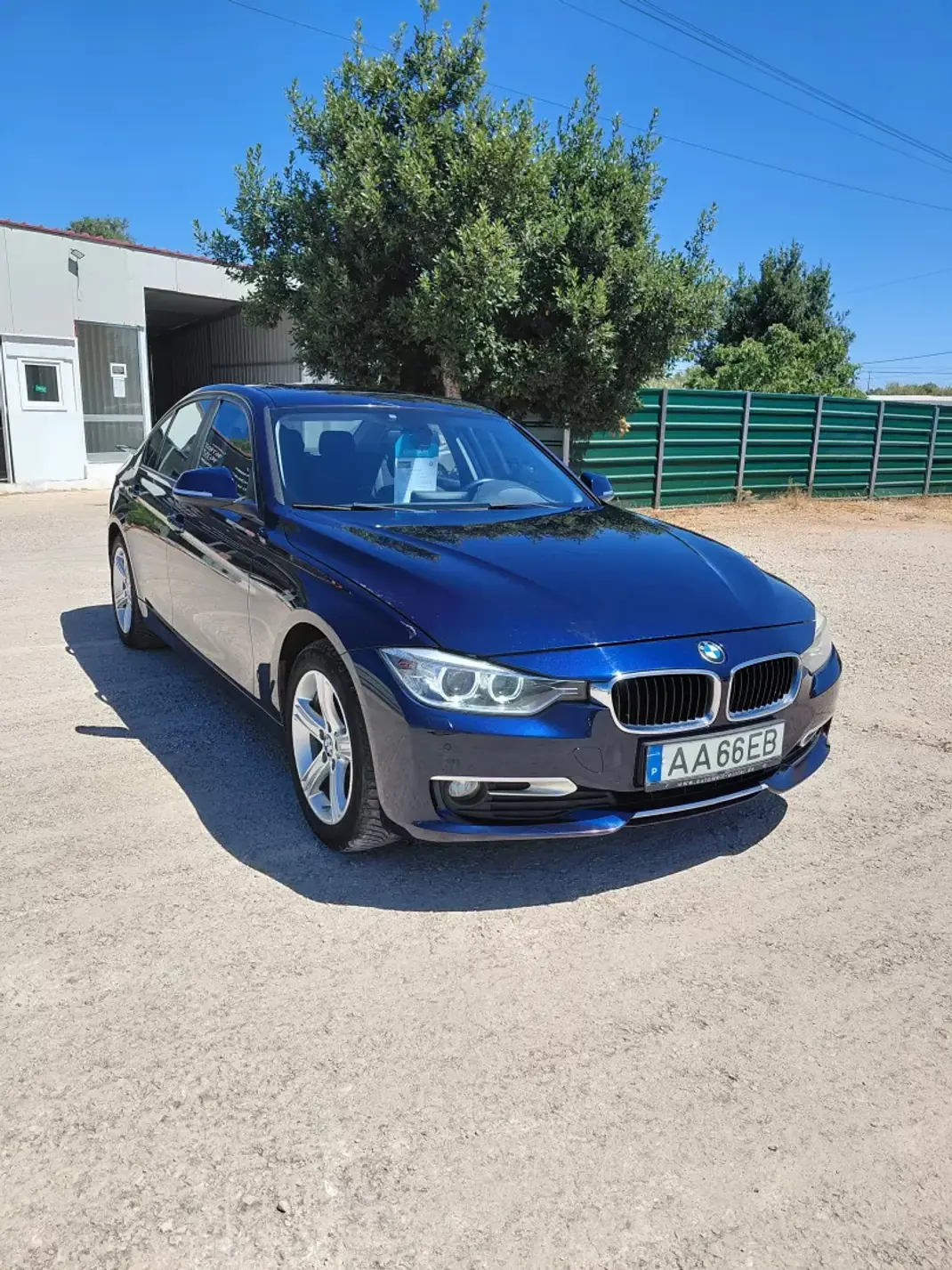BMW 318 2014 - 12900 EUR, 235000 km - 235000km - foto 2 de 11