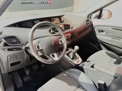 Renault Grand Scénic 2011 - 8900 EUR, 199000 km - AUTO.MOTO.pt - 199000km - foto 4 de 20