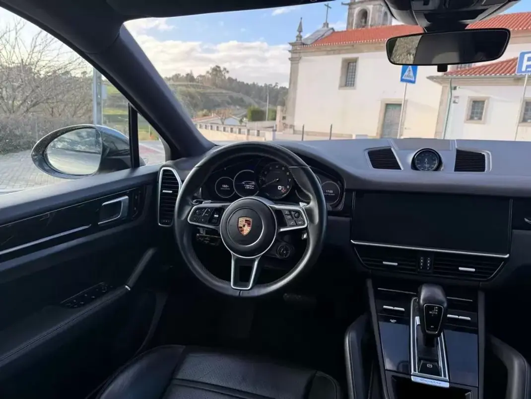 Porsche Cayenne Coupé 2021 - 64999 EUR, 119000 km - AUTO.MOTO.pt - 119000km - foto 25 de 37
