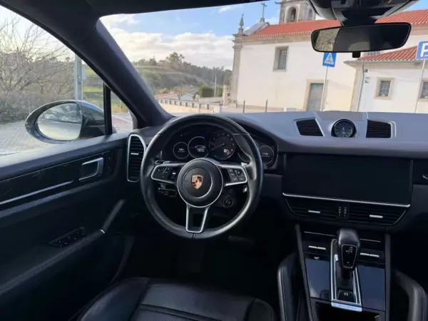 Porsche Cayenne Coupé 2021 - 64999 EUR, 119000 km - AUTO.MOTO.pt - 119000km - foto 25 de 37