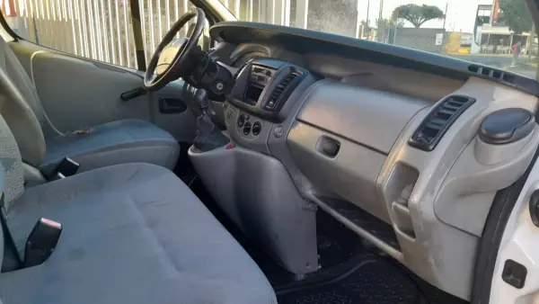 Renault Trafic 2006 - 11900 EUR, 211000 km - AUTO.MOTO.pt - 211000km - foto 12 de 14