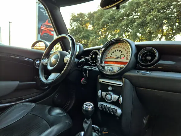 MINI Clubman 2009 - 8500 EUR, 195000 km - AUTO.MOTO.pt - 195000km - foto 11 de 18