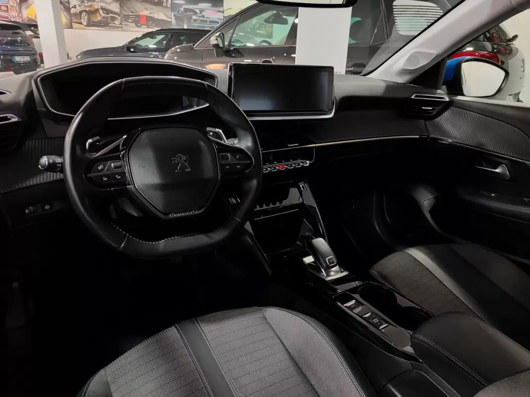 Peugeot 208 2019 - 14500 EUR, 90000 km - AUTO.MOTO.pt - 90000km - foto 38 de 60