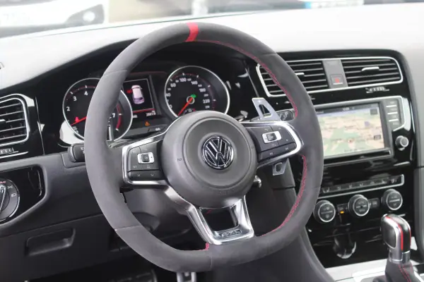 Volkswagen Golf 2017 - 33990 EUR, 55000 km - AUTO.MOTO.pt - 55000km - foto 20 de 33