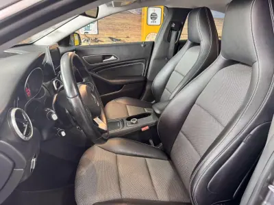 Mercedes-Benz CLA 180 2018 - 21500 EUR, 179900 km - AUTO.MOTO.pt - 179900km - foto 18 de 25