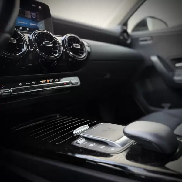 Mercedes-Benz A 180 Limousine 2020 - 21500 EUR, 145000 km - AUTO.MOTO.pt - 145000km - foto 26 de 28