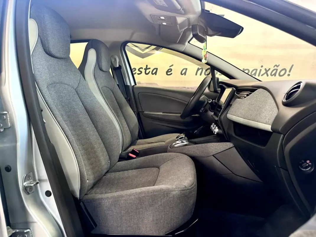 Renault Zoe 2020 - 17900 EUR, 71943 km - AUTO.MOTO.pt - 71943km - foto 11 de 24