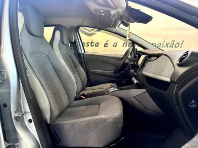 Renault Zoe 2020 - 17900 EUR, 71943 km - AUTO.MOTO.pt - 71943km - foto 11 de 24