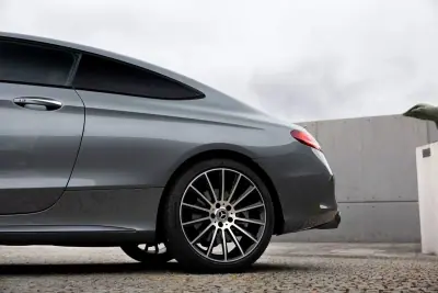 Mercedes-Benz C 43 AMG 2019 - 51490 EUR, 95000 km - AUTO.MOTO.pt - 95000km - foto 17 de 35