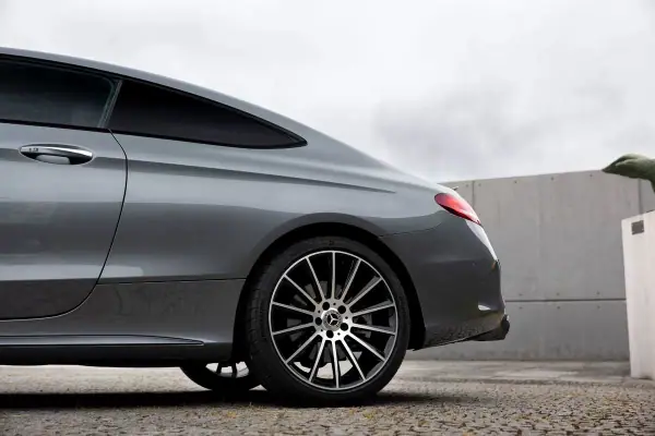 Mercedes-Benz C 43 AMG 2019 - 50990 EUR, 95000 km - AUTO.MOTO.pt - 95000km - foto 17 de 35