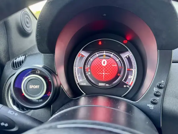 Abarth 595 2018 - 22500 EUR, 86000 km - AUTO.MOTO.pt - 86000km - foto 20 de 31