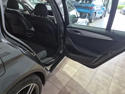 BMW 530e 2021 - 29900 EUR, 130000 km - AUTO.MOTO.pt - 130000km - foto 20 de 34
