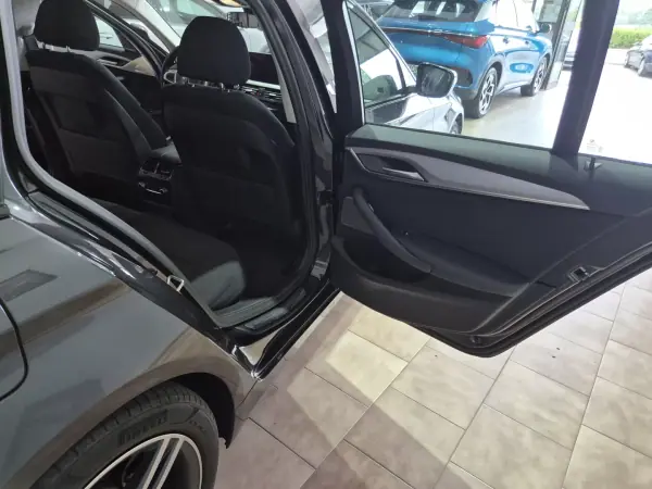 BMW 530e 2021 - 29900 EUR, 130000 km - AUTO.MOTO.pt - 130000km - foto 20 de 34