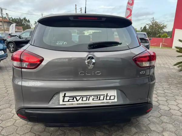 Renault Clio Sport Tourer 2015 - 8990 EUR, 211000 km - AUTO.MOTO.pt - 211000km - foto 8 de 33