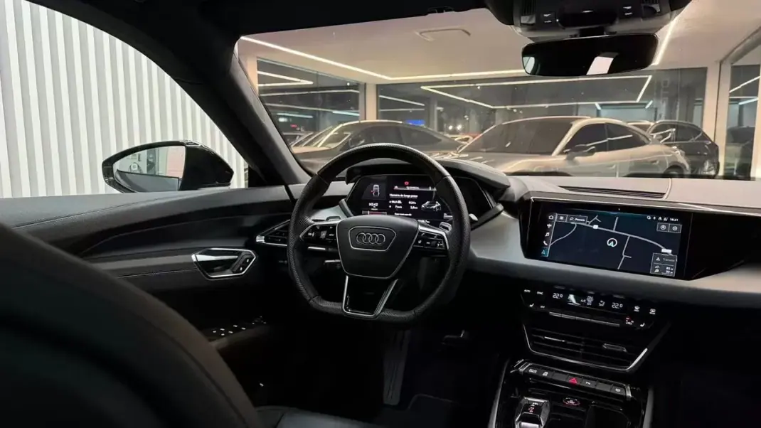 Audi e-tron GT 2022 - 57990 EUR, 59200 km - AUTO.MOTO.pt - 59200km - foto 12 de 28