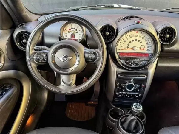 MINI Countryman 2014 - 11900 EUR, 223000 km - AUTO.MOTO.pt - 223000km - foto 6 de 9