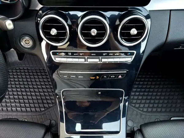 Mercedes-Benz C 220 2020 - 29750 EUR, 96900 km - AUTO.MOTO.pt - 96900km - foto 22 de 36