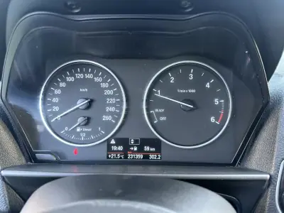 BMW 116 2015 - 12900 EUR, 230000 km - AUTO.MOTO.pt - 230000km - foto 35 de 57