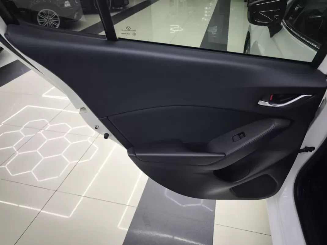 Mazda 3 2016 - 12450 EUR, 207205 km - AUTO.MOTO.pt - 207205km - foto 36 de 40