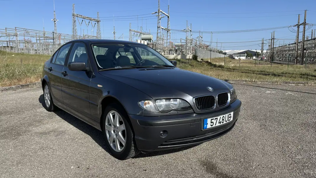 BMW 318 2002 - 4500 EUR, 254000 km - AUTO.MOTO.pt - 254000km - foto 17 de 18