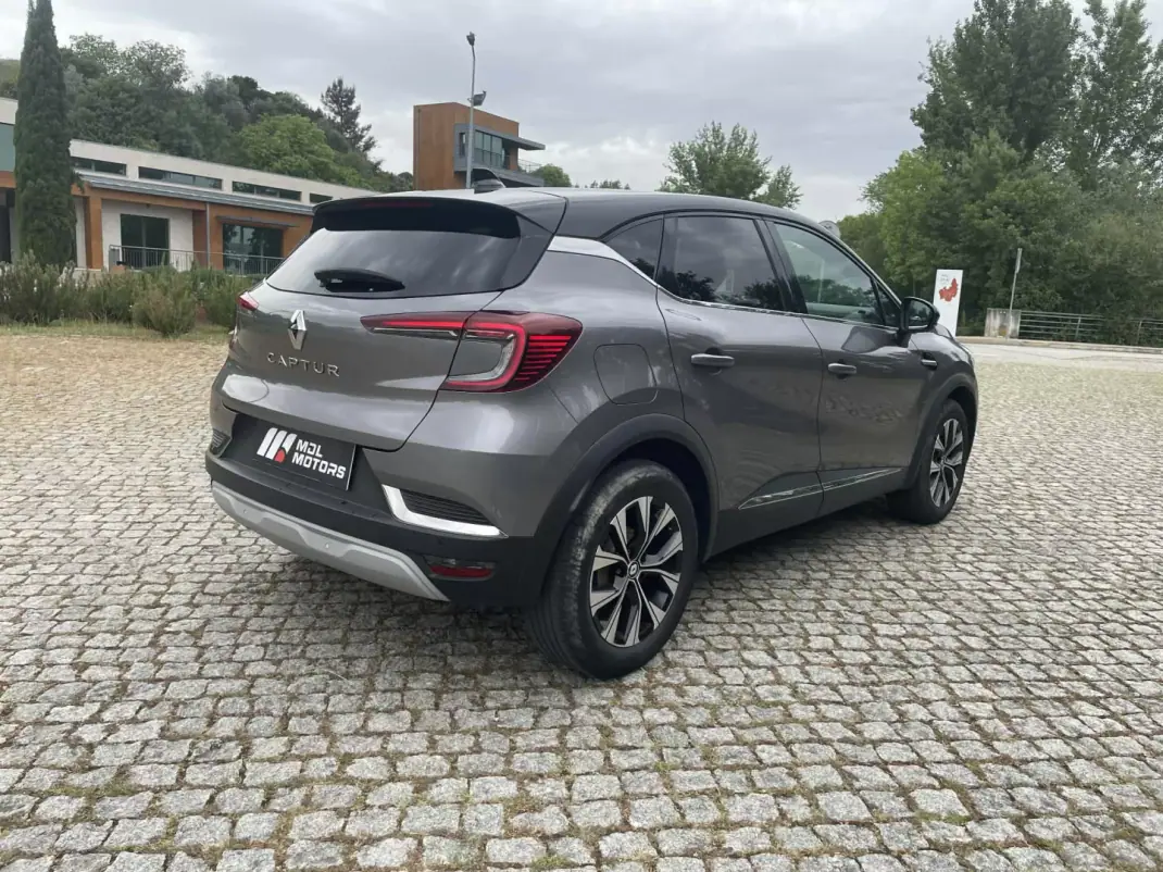 Renault Captur 2023 - 18490 EUR, 63000 km - AUTO.MOTO.pt - 63000km - foto 4 de 10