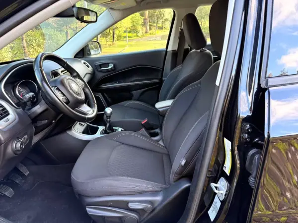 Jeep Compass 2018 - 16900 EUR, 131000 km - AUTO.MOTO.pt - 131000km - foto 5 de 21
