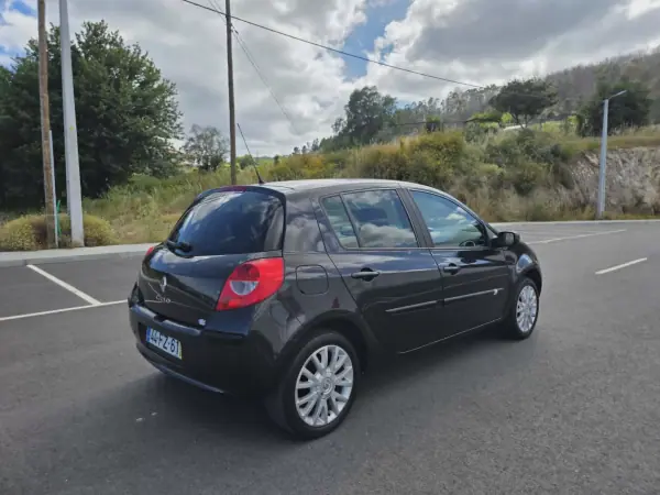 Renault Clio 2008 - 6490 EUR, 190000 km - AUTO.MOTO.pt - 190000km - foto 12 de 15