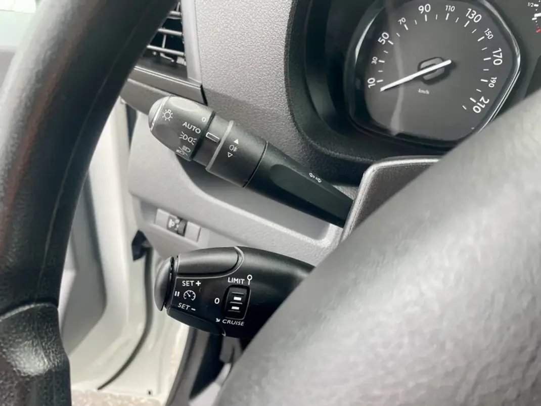 Peugeot Expert 1.5 BlueHdi L2H1 Pro Standard 2019 - 16750 EUR, 141859 km - AUTO.MOTO.pt - 141859km - foto 9 de 18
