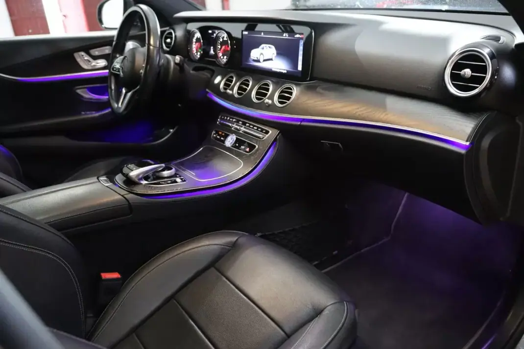 Mercedes-Benz E 220 2018 - 29900 EUR, 230000 km - AUTO.MOTO.pt - 230000km - foto 21 de 32