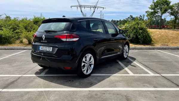 Renault Scénic 2017 - 12590 EUR, 172302 km - AUTO.MOTO.pt - 172302km - foto 4 de 38