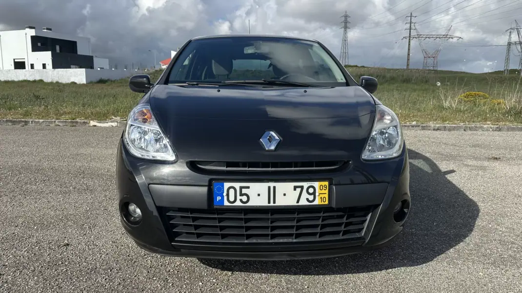 Renault Clio 2009 - 4500 EUR, 254000 km - AUTO.MOTO.pt - 254000km - foto 3 de 17