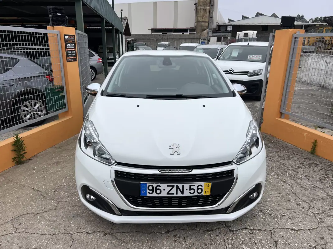 Peugeot 208 2019 - 10450 EUR, 92371 km - 92371km - foto 5 de 12