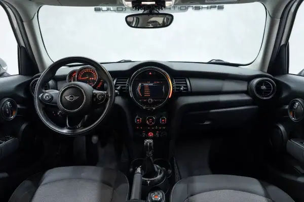 MINI 5 Portas 2017 - 14950 EUR, 89000 km - AUTO.MOTO.pt - 89000km - foto 16 de 36