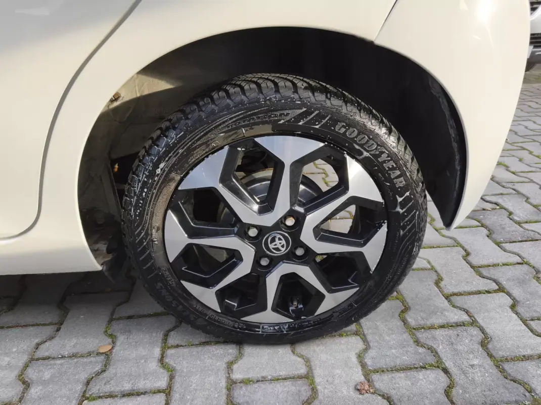 Toyota Aygo 2018 - 10900 EUR, 101000 km - AUTO.MOTO.pt - 101000km - foto 6 de 11