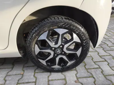 Toyota Aygo 2018 - 10900 EUR, 101000 km - AUTO.MOTO.pt - 101000km - foto 6 de 11