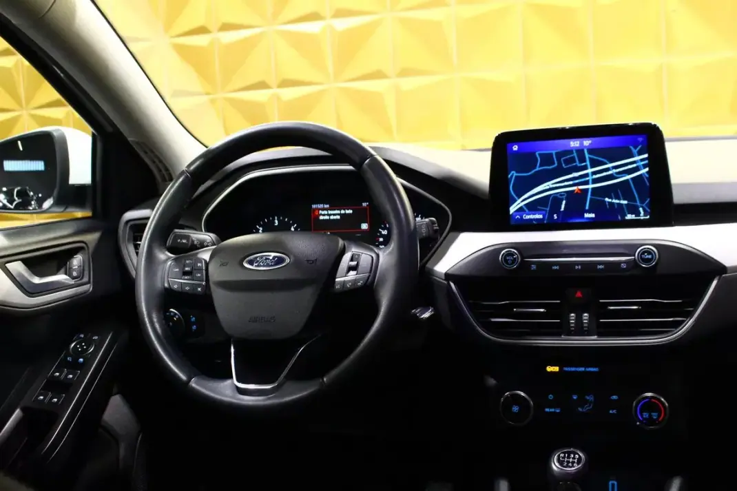 Ford Focus SW 2019 - 13900 EUR, 160000 km - AUTO.MOTO.pt - 160000km - foto 19 de 32