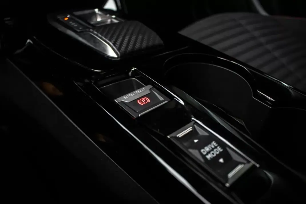 Peugeot e-208 2023 - 17800 EUR, 18457 km - AUTO.MOTO.pt - 18457km - foto 22 de 41