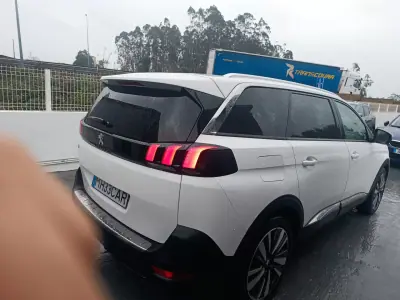 Peugeot 5008 2018 - 14990 EUR, 172200 km - AUTO.MOTO.pt - 172200km - foto 5 de 26