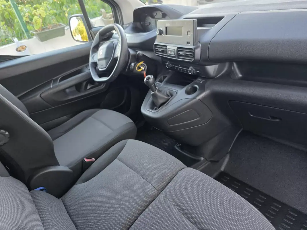 Peugeot Partner 2019 - 14900 EUR, 73560 km - AUTO.MOTO.pt - 73560km - foto 35 de 52