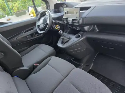 Peugeot Partner 2019 - 14900 EUR, 73560 km - AUTO.MOTO.pt - 73560km - foto 35 de 52