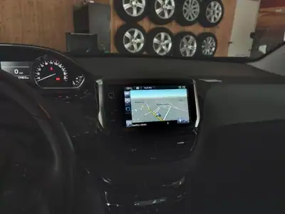 Peugeot 2008 2016 - 14900 EUR, 128000 km - AUTO.MOTO.pt - 128000km - foto 12 de 17