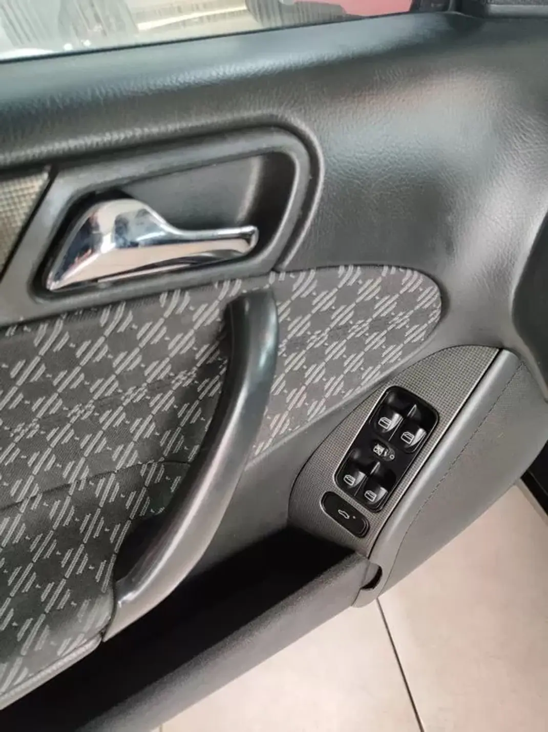 Mercedes-Benz C 220 2000 - 5750 EUR, 372700 km - AUTO.MOTO.pt - 372700km - foto 29 de 60